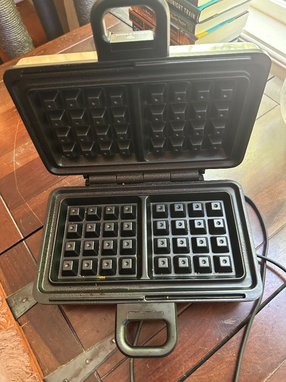 VillaWare Belgian Waffle Maker | Stainless | 2-Square | Works Great